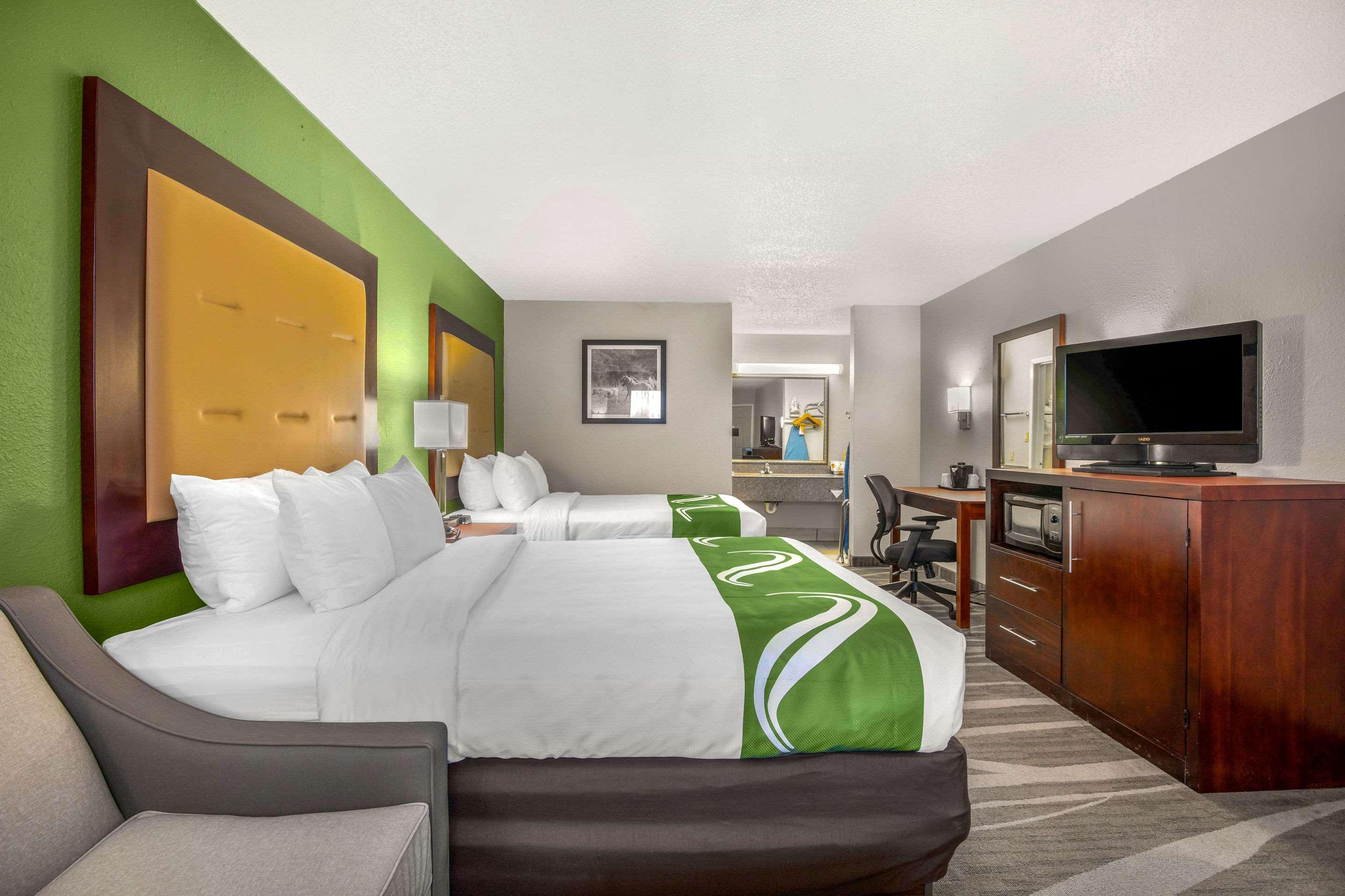 Quality Inn & Suites ويذرفورد المظهر الخارجي الصورة
