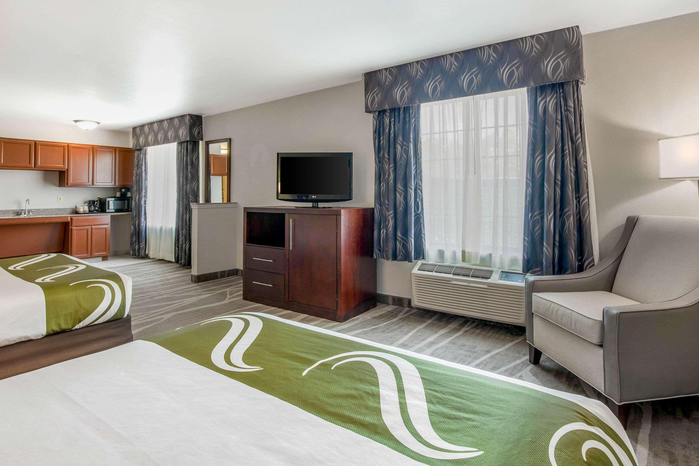 Quality Inn & Suites ويذرفورد المظهر الخارجي الصورة
