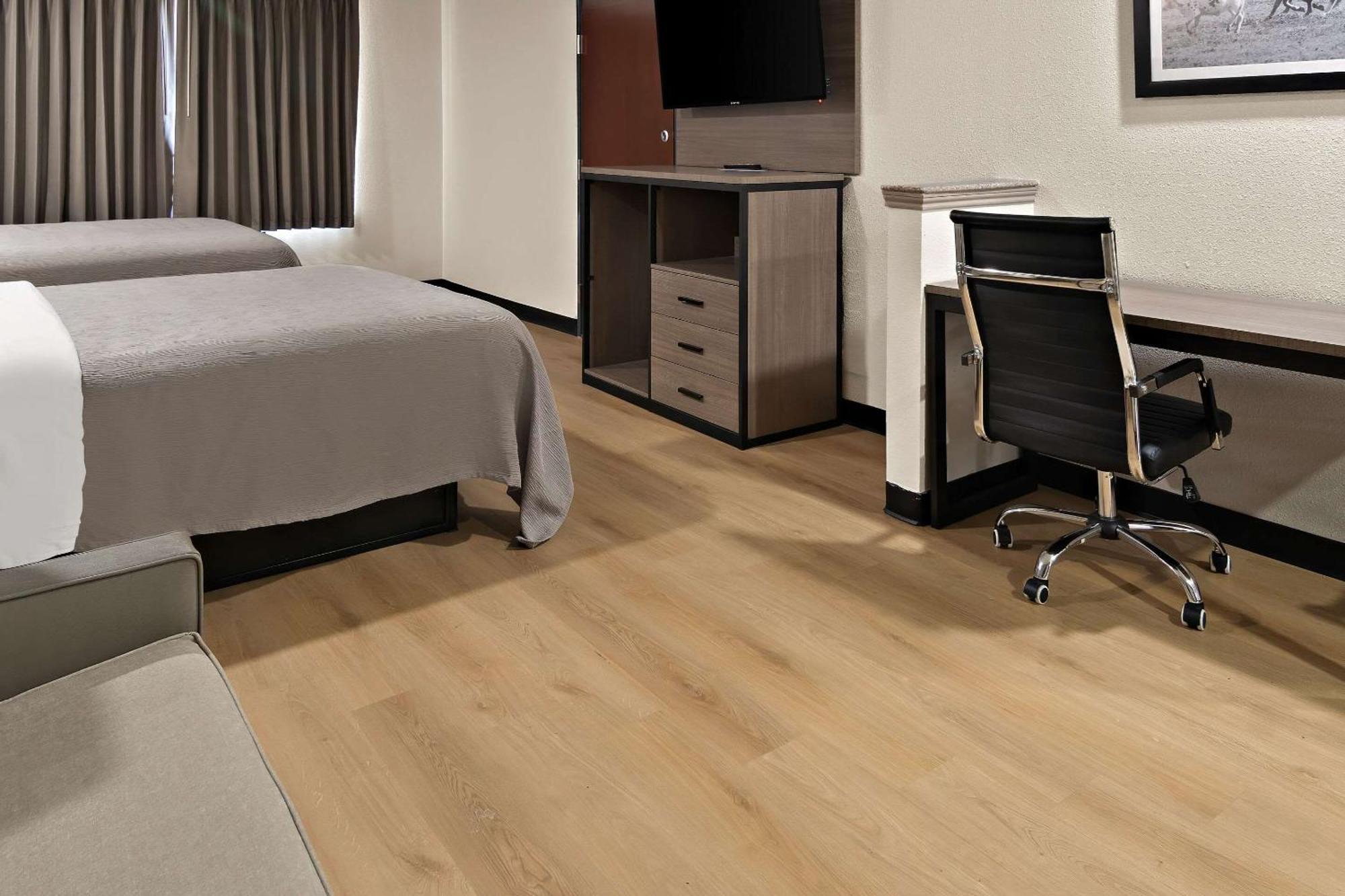 Quality Inn & Suites ويذرفورد المظهر الخارجي الصورة