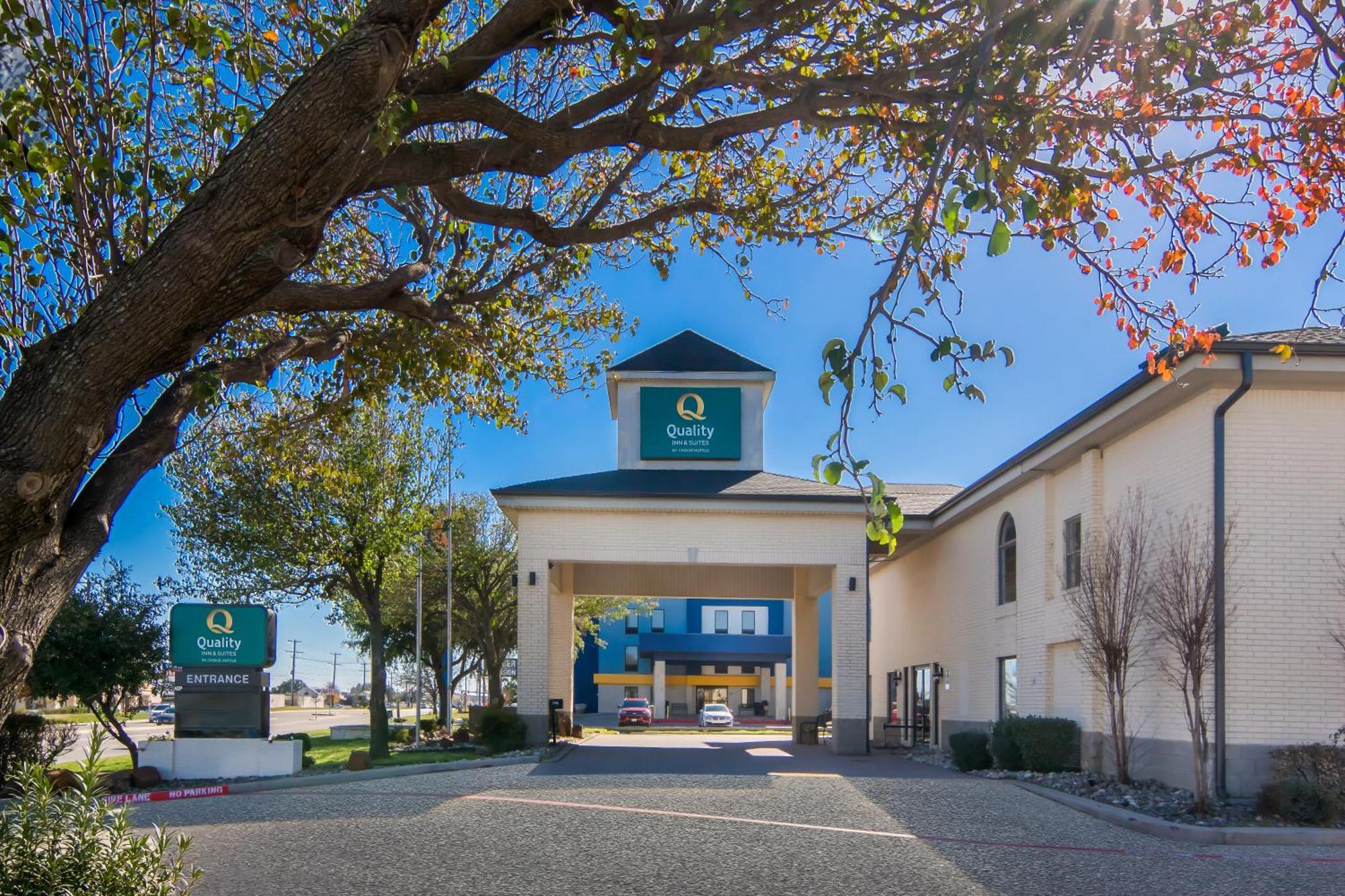 Quality Inn & Suites ويذرفورد المظهر الخارجي الصورة